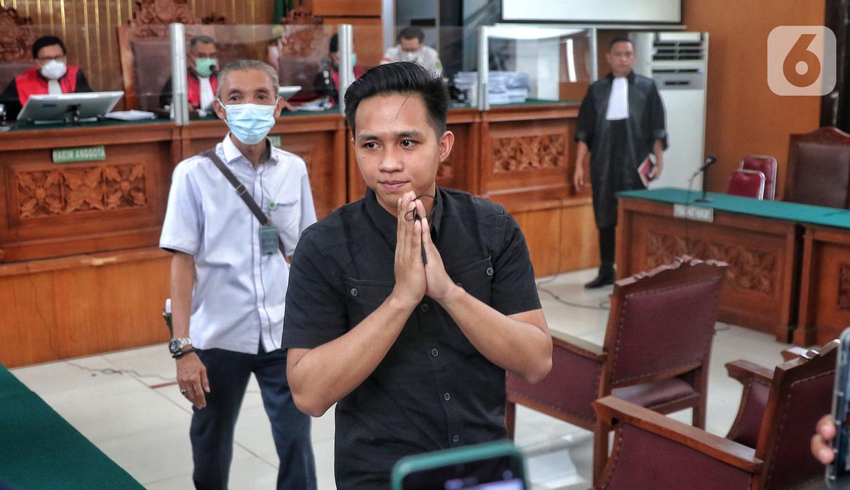 Terdakwa kasus pembunuhan Brigadir Nopriansyah Yosua Hutabarat (Brigadir J), Richard Eliezer usai mengikuti sidang di Pengadilan Jakarta Selatan, Rabu (11/1/2023). Majelis Hakim Pengadilan Negeri (PN) Jakarta Selatan menunda sidang pembacaan tuntutan terdakwa Richard Eliezer Pudihang Lumiu. (Liputan6.com/Angga Yuniar)