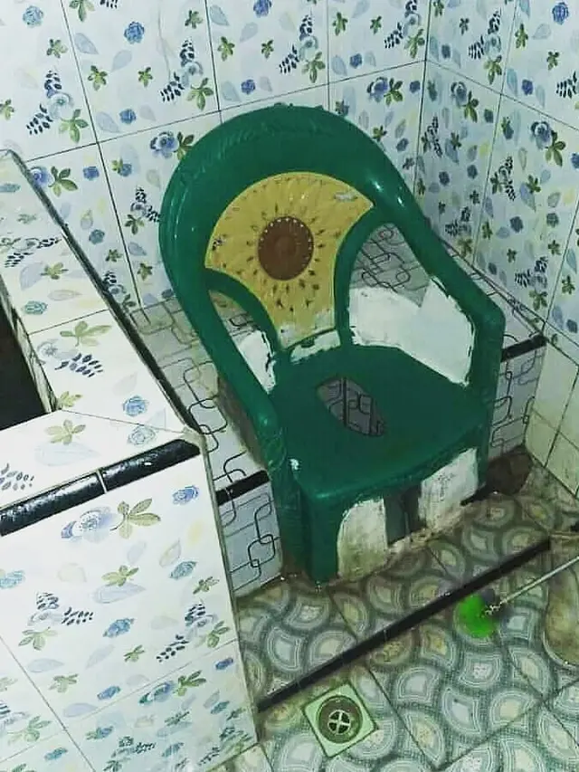6 Potret WC Duduk Low Budget Ini Bikin Ketawa Geli