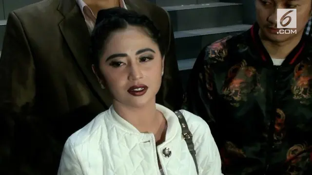 Dewi Perssik melaporkan Transjakarta ke Kepolisian terkait dugaan pelanggaran UU ITE dan pencemaran nama baik.