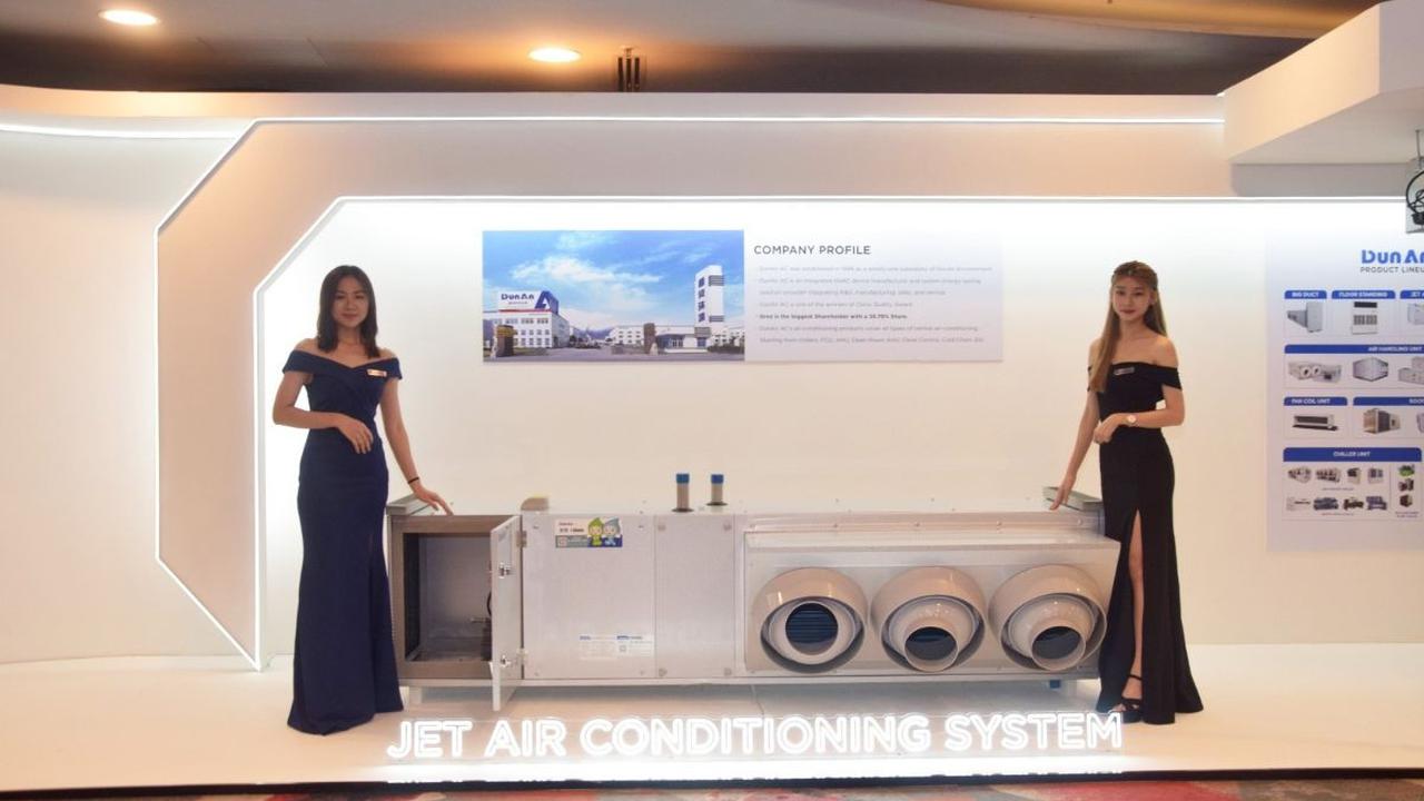 Gree juga merilis light commercial AC terbaru: AC Floor standing Sky Wind series. Produk ini memiliki keunggulan desain yang mana saluran udaranya didesain lebih efisien dalam pertukaran panasnya dan dilengkapi  dua saluran udara di indoornya membuat AC i