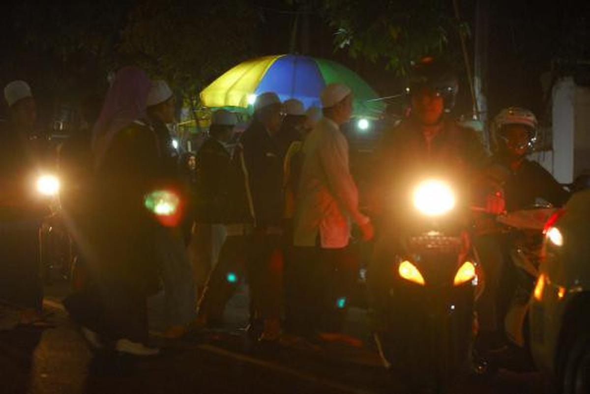 Pasar Islam di depan Masjid Al Munawar Pasar Minggu