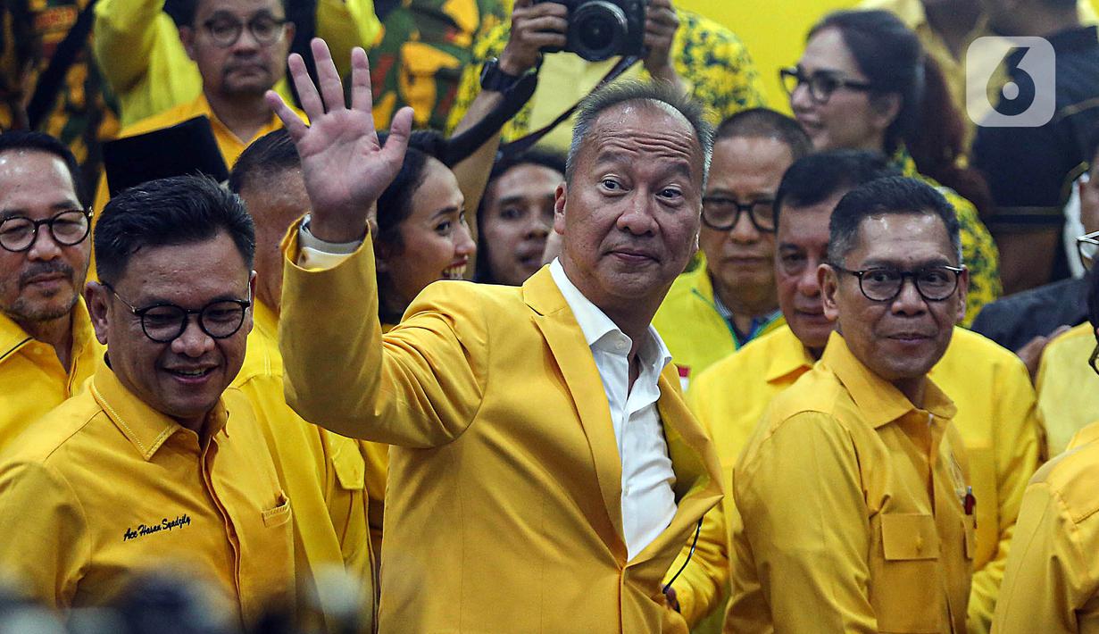 Hasil rapat pleno pengurus DPP Partai Golkar memutuskan memilih Wakil Ketua Umum Partai Golkar Agus Gumiwang menjadi Plt Ketua Umum Partai Golkar. (Liputan6.com/Angga Yuniar)