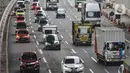 Arus kendaraan saat melintas di ruas Tol Jakarta-Cikampek, Bekasi, Jawa Barat, Kamis (30/12/2021). Sebanyak 143.660 kendaraan tercatat meninggalkan Jakarta lewat empat gerbang tol (GT) utama, antara lain Cikampek Utama, Kalihurip Utama, Ciawi, dan Cikupa. (merdeka/com/Iqbal S Nugroho)