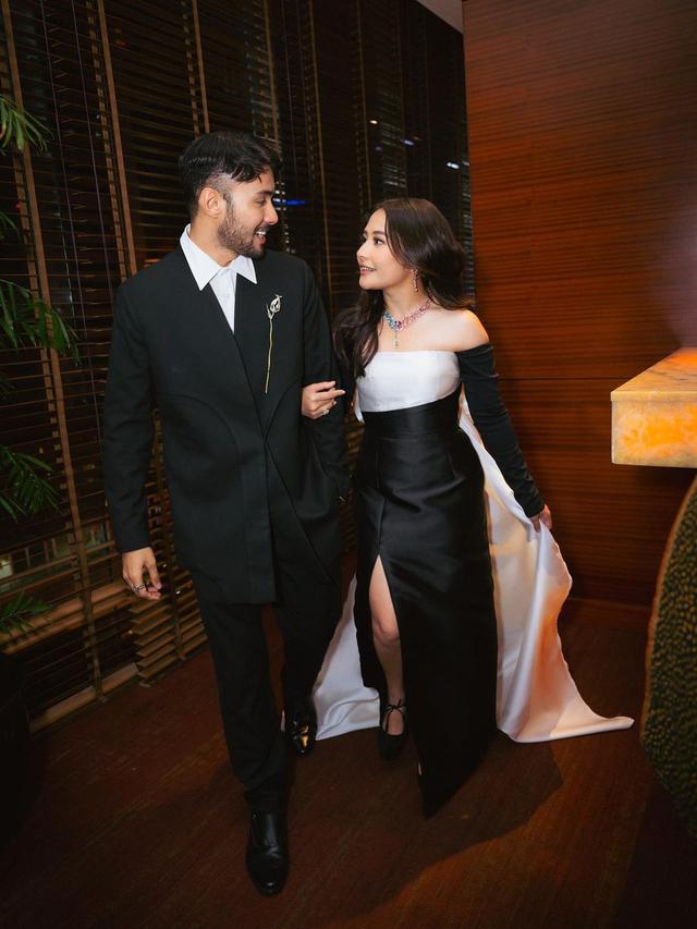 Prilly Latuconsina dan Refal Hady saat gala premiere film Ketika Berhenti di Sini (Foto: Instagram prillylatuconsina96)