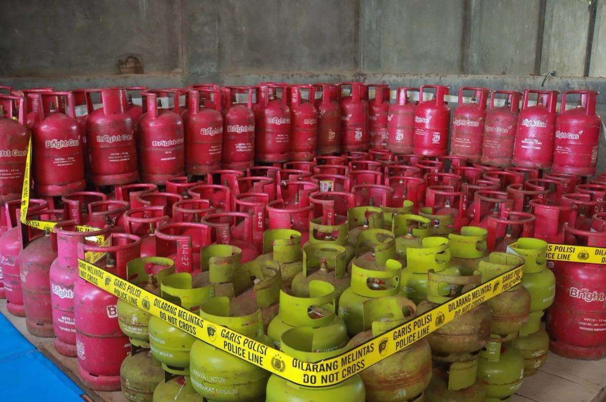 FOTO: Bareskrim Ungkap Penyalahgunaan LPG Subsidi, Dua Orang Jadi Tersangka