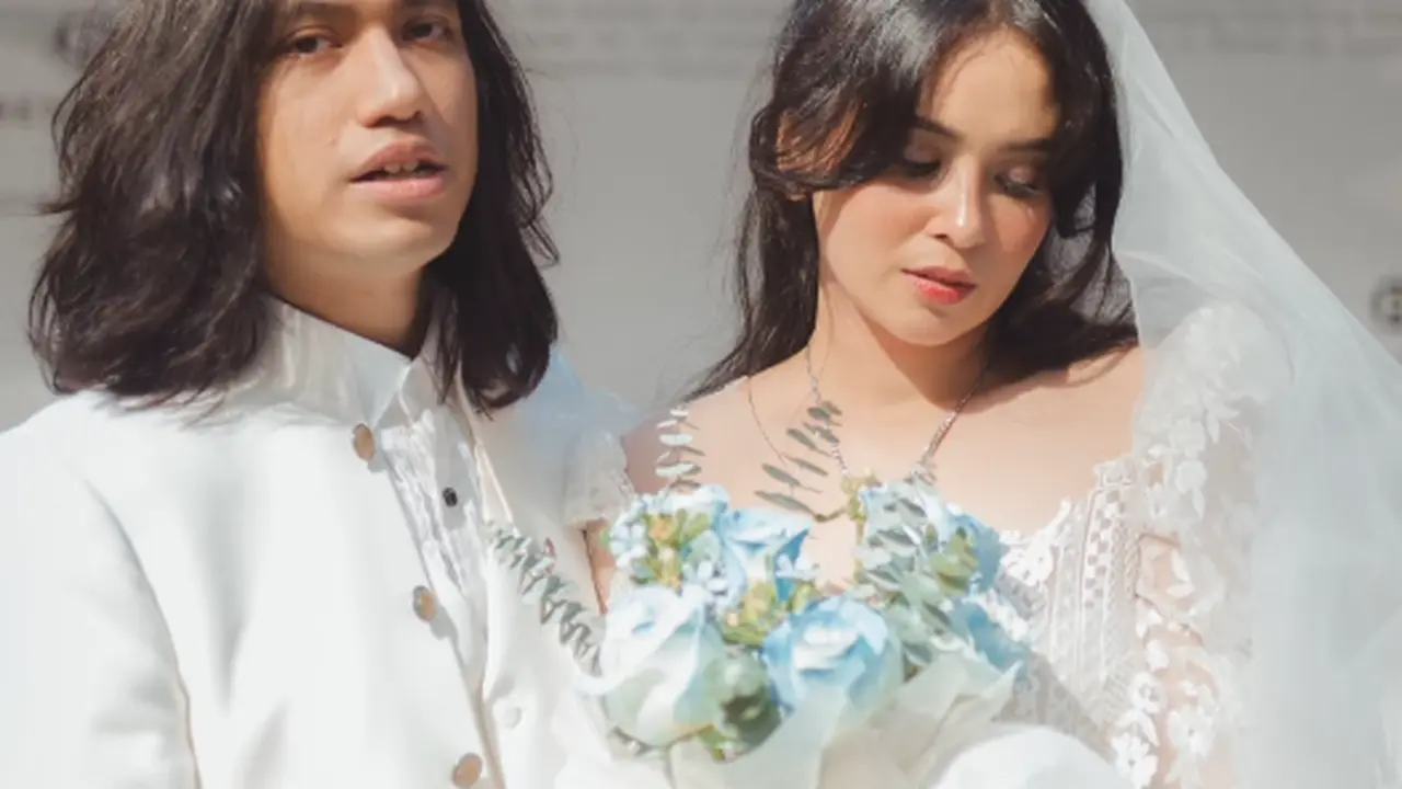 Baru Terungkap! Ayushita Menikah dengan Gerald Situmorang, Tampil Menawan dengan Dress Pengantin Klasik Putih