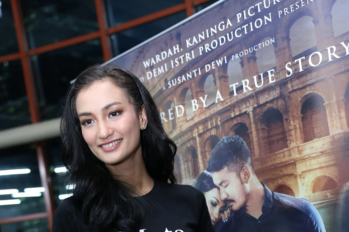 [Bintang] Atiqah Hasiholan