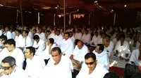Jemaah haji Indonesia mendengarkan khotbah wukuf di Arafah, Mekah, Arab Saudi. (Liputan6.com/Muhamad Ali)