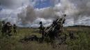<p>Tentara Ukraina menembaki posisi Rusia menggunakan howitzer M777 pasokan Amerika Serikat di wilayah Kharkiv, Ukraina, 14 Juli 2022. Invasi Rusia ke Ukraina telah memasuki hari ke-141. (AP Photo/Evgeniy Maloletka)</p>