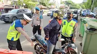 Lagi-lagi, pemotor dengan menggunakan knalpot brong atau tak sesuai standar pabrikan, diamankan Polres Metro Tangerang. Kali ini jumlahnya tak sedikit, melainkan mencapai 81 motor yang ditilang dan diamankan kepolisian.