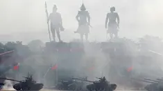 Sejumlah tank melakukan parade untuk memperingati Hari Angkatan Bersenjata di ibukota Myanmar , Naypyitaw 27 Maret 2016. (REUTERS / Soe Zeya Tun)