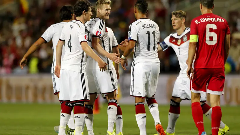 Para pemain Jerman rayakan gol ke gawang Gibraltar (Reuters)