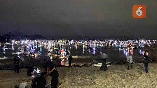 Potret saat masyarakat di Lombok, Nusa Tenggara Barat mengikuti Festival Bau Nyale 2023. (Foto: Dokumentasi Health Liputan6.com)