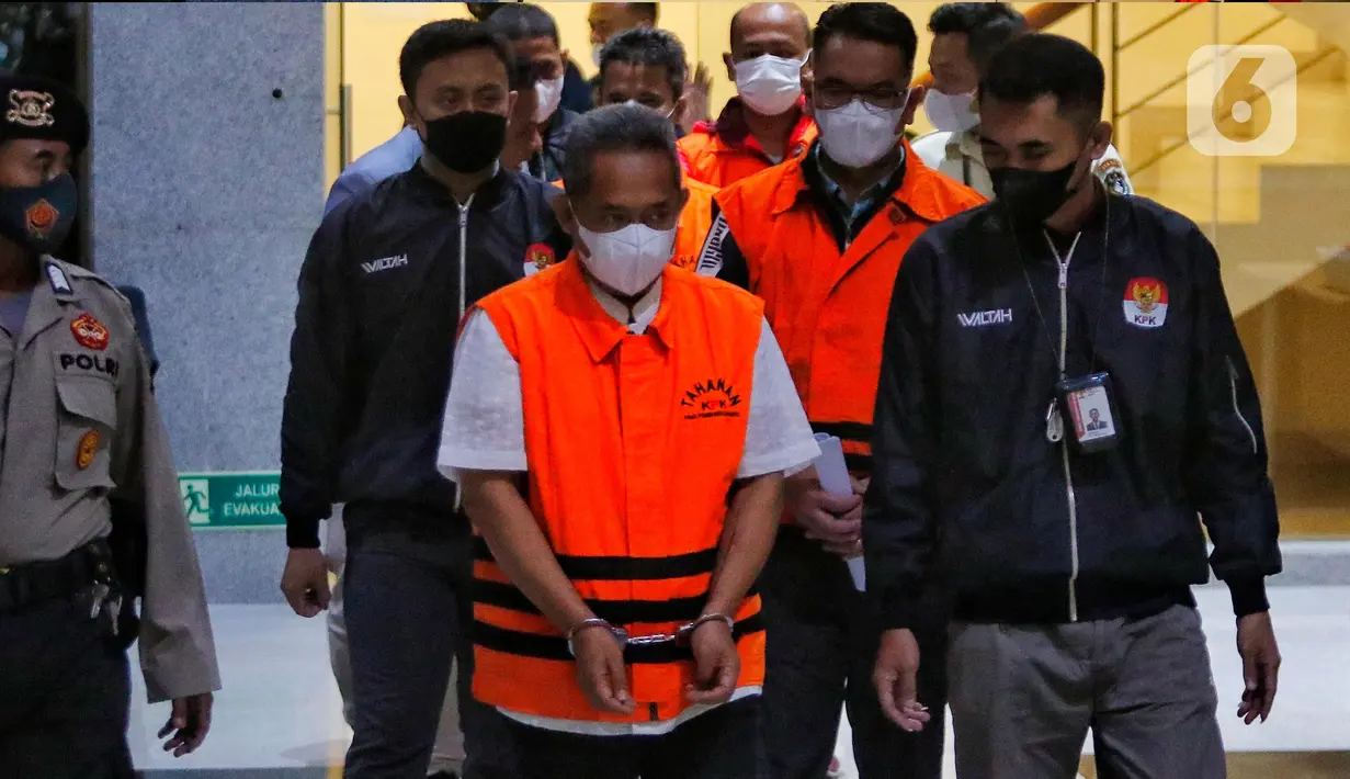 Yana Mulyana bersama sejumlah orang lainnya ditangkap pada Jumat (14/4/2023). (Liputan6.com/Angga Yuniar)