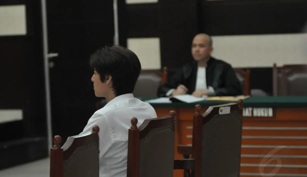 Sidang pemain sinetron Siapa Takut Jatuh Cinta itu beragendakan mendengarkan keterangan saksi ahli dan terdakwa, Jakarta, Senin (26/5/14). (Liputan6.com/Panji Diksana)