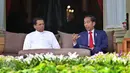 Presiden Jokowi dan Presiden Republik Sosialis Demokratik Sri Lanka Maithripala Sirisena berbincang di Istana Merdeka, Jakarta, Rabu (8/3). Pertemuan ini merupakan lanjutan sebelumnya, di sela penyelenggaraan KTT IORA ke-20. (Liputan6.com/Angga Yuniar)