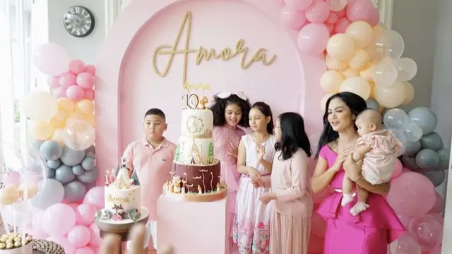 Momen Perayaan Ultah Amora Lemos yang ke-10, Tanpa Kehadiran Sang Ayah. (Sumber: Instagram/krisdayantilemos)