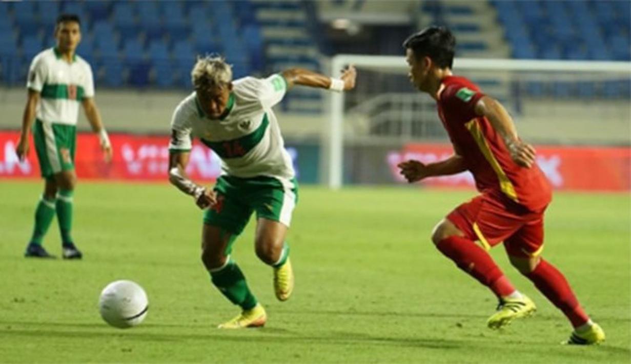 Kushedya Hari Yudo. Striker berusia 27 tahun ini juga gagal menampilkan aksi terbaiknya karena minimnya suplai bola ke kakinya. Walaupun sesekali mampu membuka ruang, namun tidak ada rekannya dari lini tengah yang maju memanfaatkan ruang yang dibukanya. (Dok. PSSI)