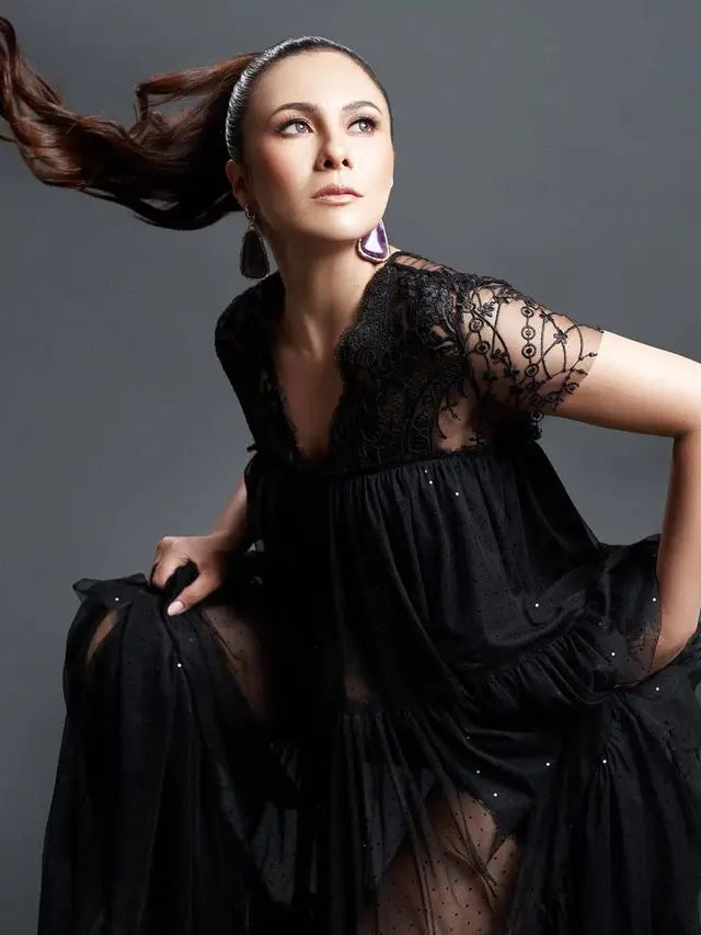 Gaya Terbaru Pemotretan Wulan Guritno (sumber: instagram/wulanguritno)