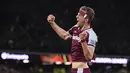 Gelandang West Ham Tomas Soucek merayakan gol pembuka untuk timnya yang dicetak ke gawang Sevilla pada leg kedua Liga Europa 2021/2022 di Stadion London, Jumat (18/3/2022) dini hari WIB. West Ham United menang dramatis atas Sevilla dengan skor 2-0. (AP Photo/Matt Dunham)
