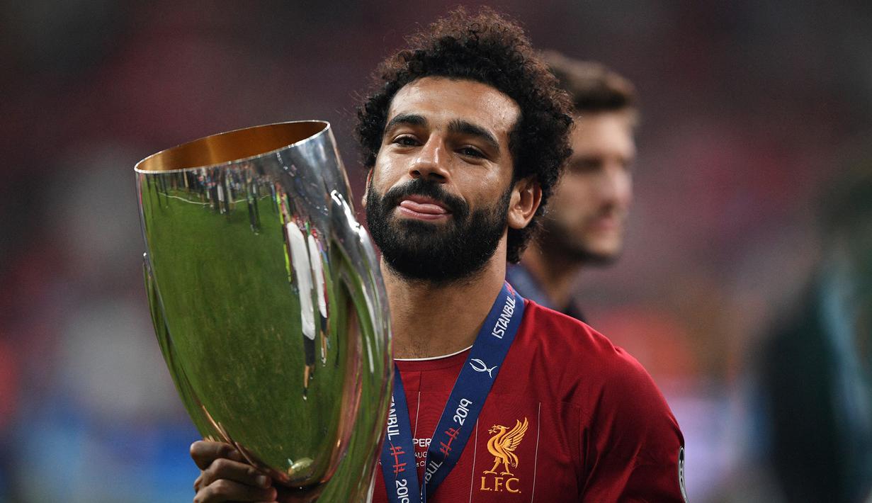 Di awal musim 2019/2020, Mohamed Salah berhasil mempersembahkan trofi UEFA Super Cup dengan mengalahkan Chelsea lewat babak adu penalti. (AFP/Bullent Killic)