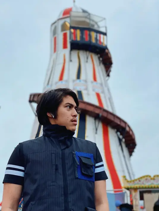 "Jadi mau enggak mau harus tes ulang dan ikut penerbangan berikutnya, keesokan harinya," jelas El. (Instagram/elelrumi)