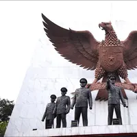 Patung Garuda Pancasila Terbesar di Indonesia berada di Monumen Pancasila Sakti (Liputan6.com/Balgoraszky Arsitide Marbun)