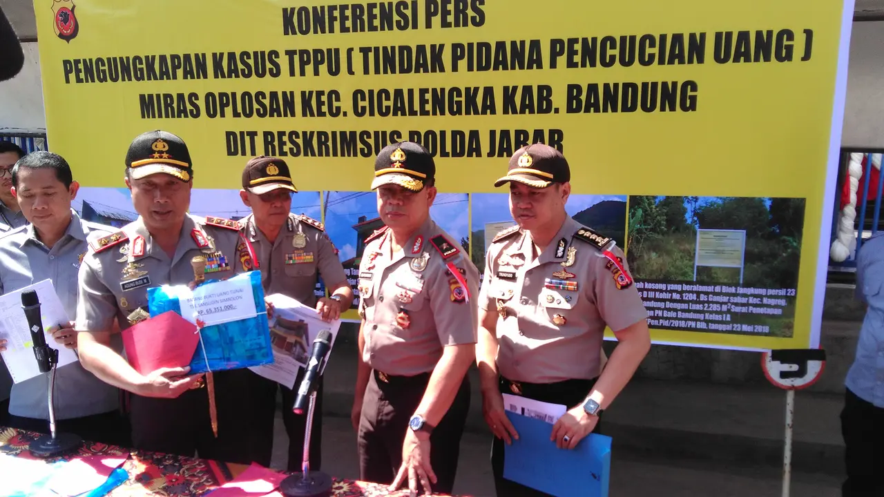 Penyitaan aset bos miras oplosan maut di Cicalengka, Kabupaten Bandung.