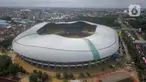 Foto udara memperlihatkan area luar Stadion Patriot Chandrabhaga di Kota Bekasi, Jawa Barat, yang terendam banjir pada Selasa (4/3/2025). (Liputan6.com/Herman Zakharia)