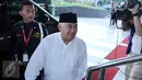 Ketua Pengurus Pusat Muhammadiyah Din Syamsuddin saat tiba di Gedung KPK, Jakarta, Kamis (25/6/2015). Kedatangannya untuk menolak rencana DPR melakukan revisi Undang-Undang Nomor 30 Tahun 2002 tentang KPK. (Liputan6.com/Helmi Afandi)