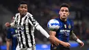 Laga bertajuk Derby d'Italia pada giornata kesembilan Liga Italia 2021/2022 berakhir imbang. Inter Milan yang unggul terlebih dahulu mampu disamakan oleh Juventus di menit-menit akhir pertandingan. (AFP/Marco Bertorello)