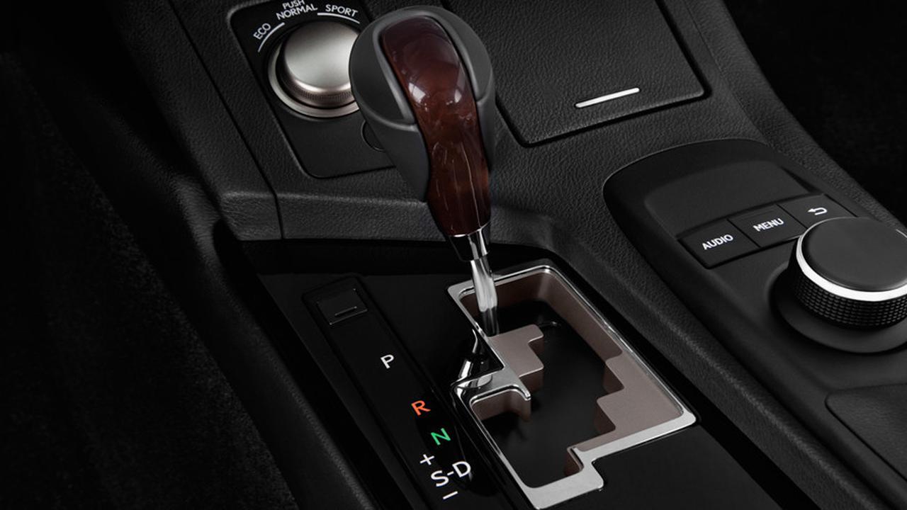Kebiasaan Parkir Ini Dapat Merusak Transmisi Mobil, Simak Tips untuk Mencegahnya