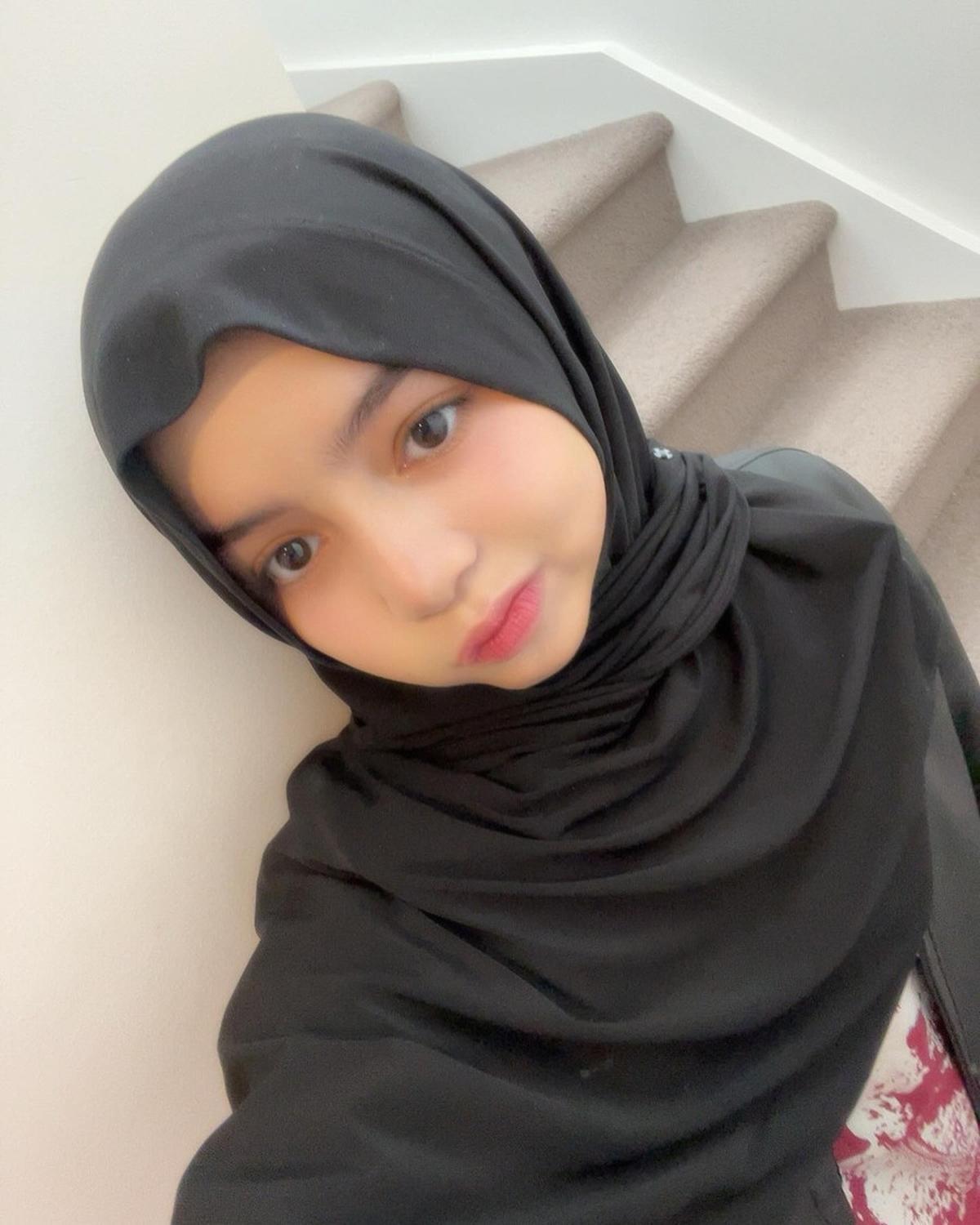 Mengenakan Hijab&nbsp;