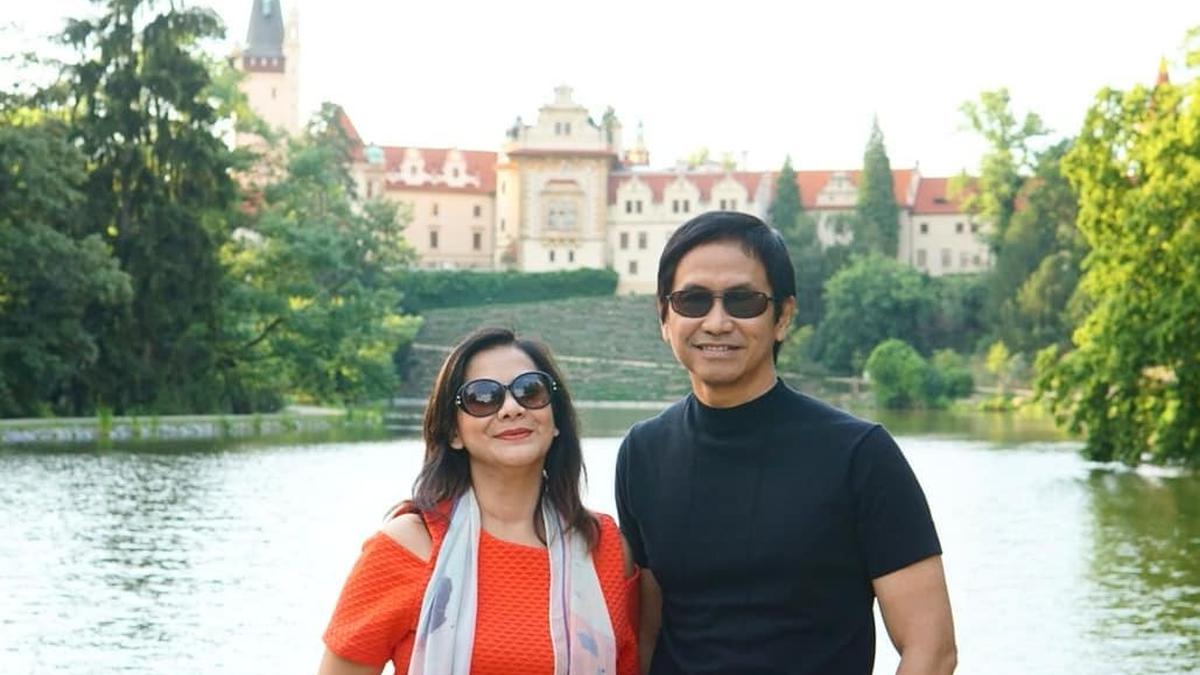 Addie MS Genap berusia 60 Tahun, Ini 7 Potret Mesranya dengan Sang Istri