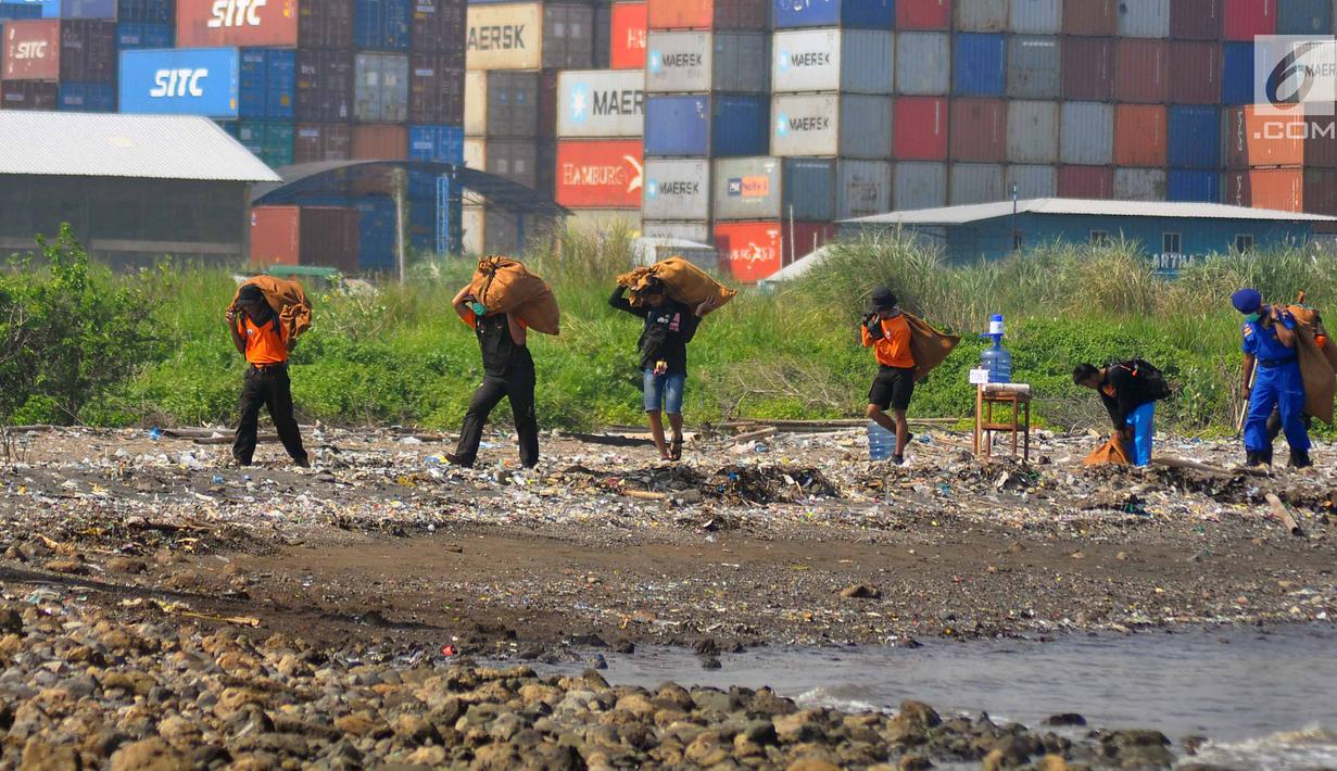 Foto Hari Peduli Sampah Nasional Ribuan Orang Bersihkan