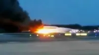 Segmen 3: Singapore Airlines Terbakar hingga Pekerja Infal