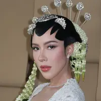 Intip pesona ayu Patricia Schuldtz yang tampil menawan dalam pulasan soft makeup di momen akad nikah (@rhay_david)