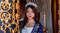 5 Potret Cassandra Lee Pakai Busana Putri Kerajaan Turki, Memesona