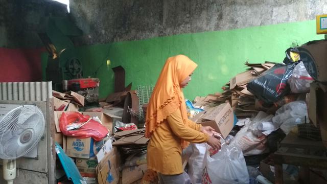 Cara Warga Cirebon Kelola Sampah Plastik