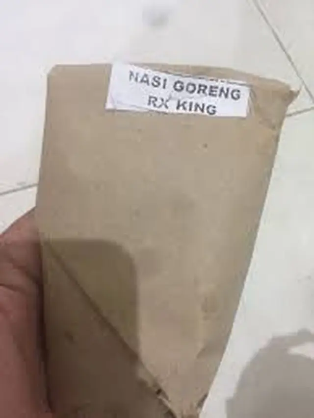 9 Kertas Nasi Bungkus Ini Nyeleneh Banget, Bikin Tak Fokus Makan