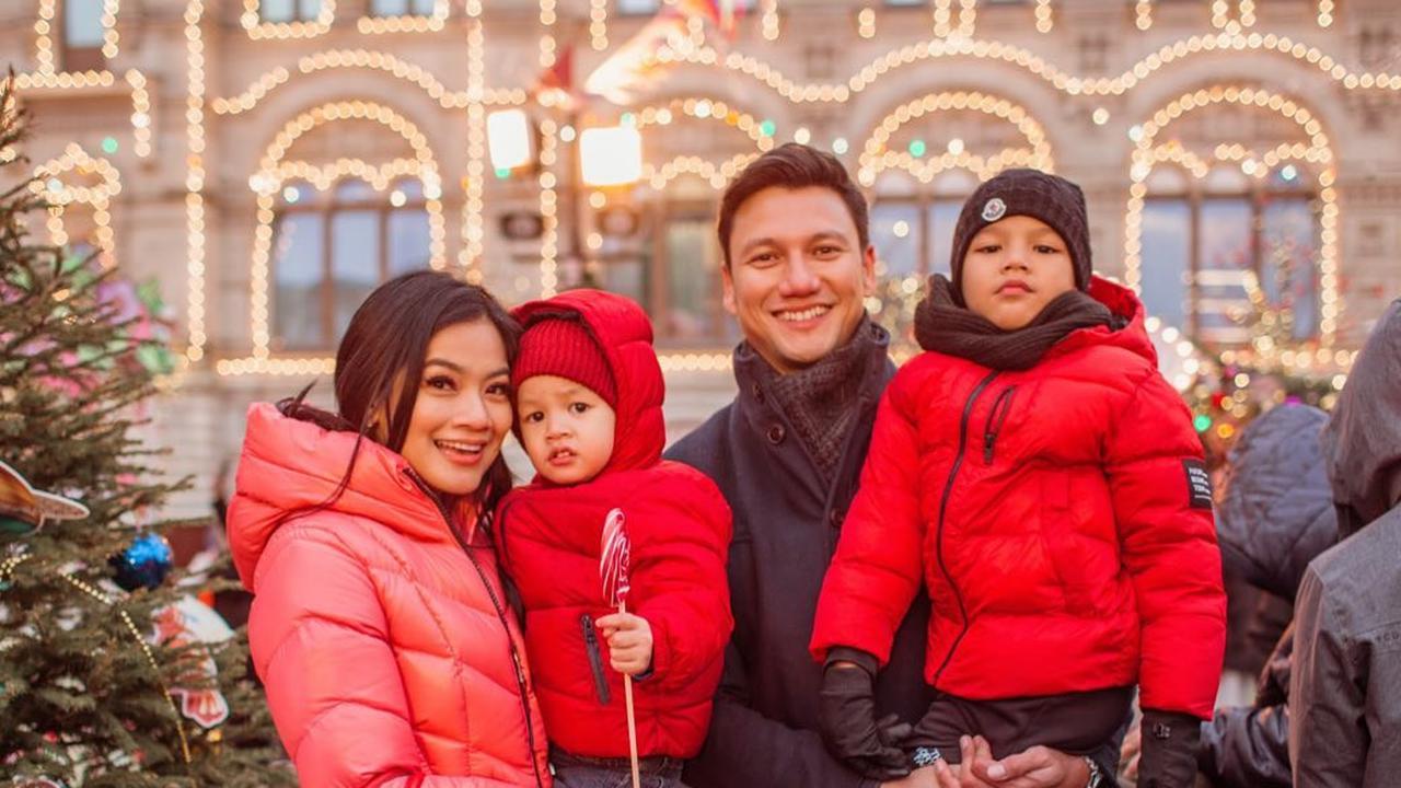 Titi Kamal dan keluarganya. (Foto: Instagram @titi_kamall)