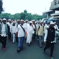 Para peserta demo Ahok ramai turun ke jalan sejak pagi tadi. (Via: instagram.com/patwal_majelisannurulkassyaaf)