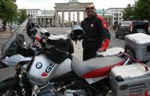 Kang JJ, orang Bandung yang sukses kendarai motor keliling dunia