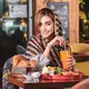 Ilustrasi perempuan minum jus buah/copyright unsplash.com/Sam Moqadam
