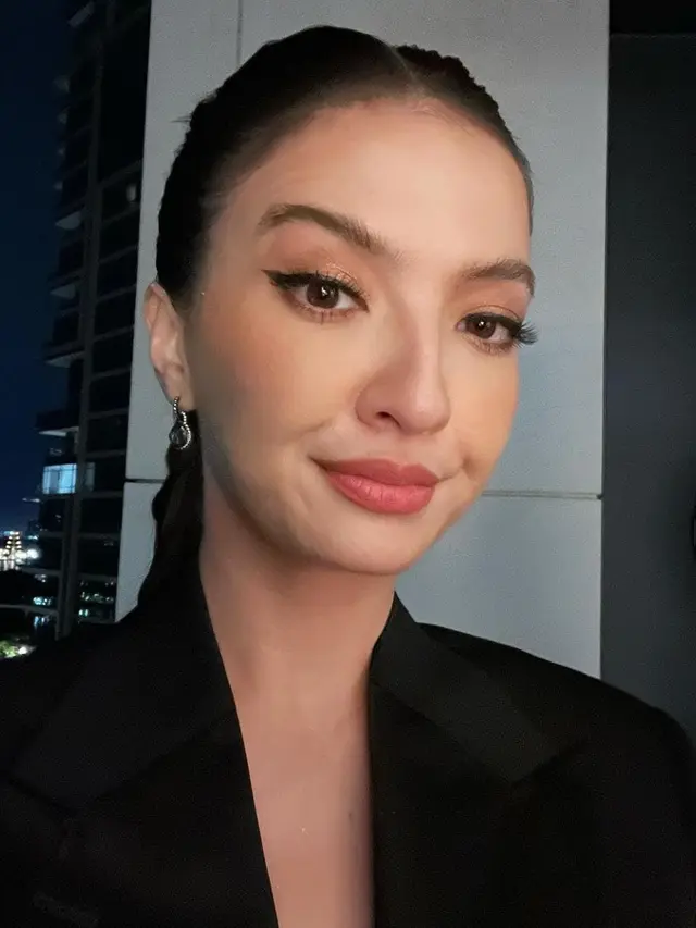 Potret Ekspresi Raline Shah
