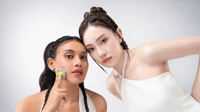 Trik Makeup Glowing yang Sat Set, Bikin Wajah Fresh Tanpa Terlihat Berminyak