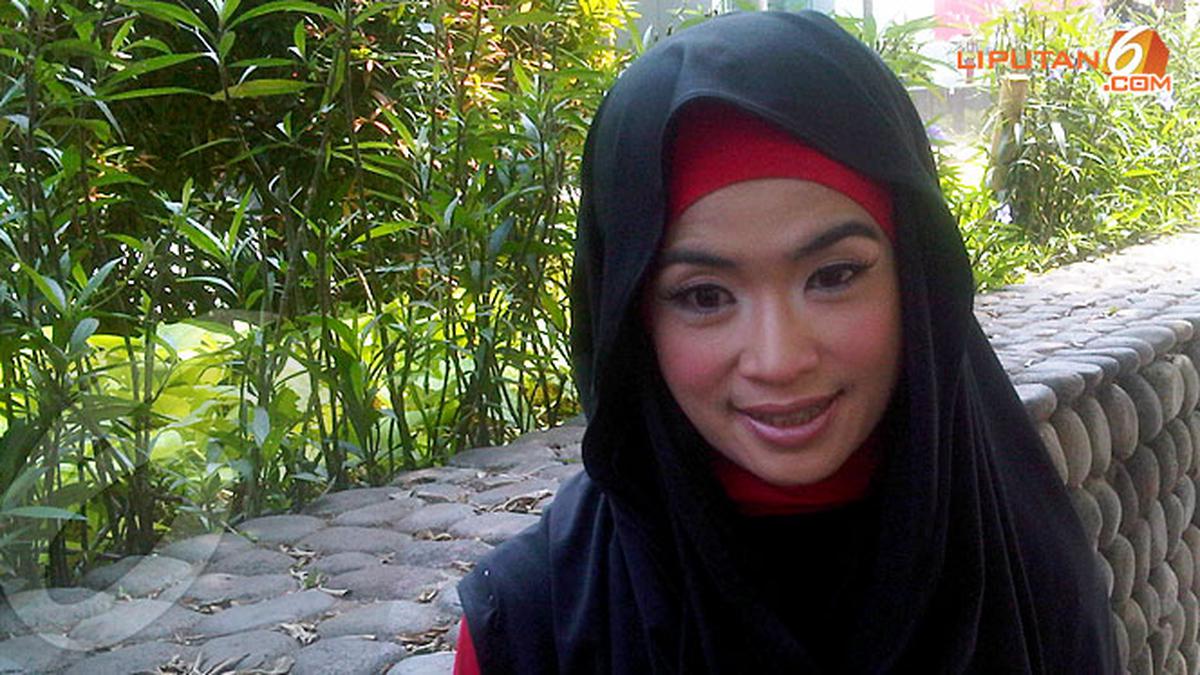 Yulia Rachman Bantah Berhijab Hanya Ikuti Tren Fashion - ShowBiz ...