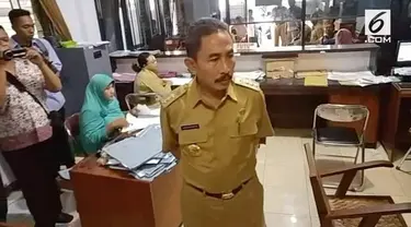 Banyaknya laporan masyarakat terkait lambannya proses pembuatan e-KTP, Bupati Pati Haryanto langsung melakukan sidak di dinas kependudukan dan pencacatan sipil Kabupaten Pati  Jawa Tengah