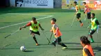 Pemain berebut bola saat pertandingan proses seleksi Timnas Amputasi Indonesia U-23 di F7 Mini Soccer, Cilandak, Jakarta Selatan, Selasa (5/7/2023). Timnas Amputasi Indonesia U-23 bakal berpartisipasi dalam ajang kejuaraan Artalive Challenge Cup – Piala ACC 2023 di Malaysia pada 19–24 Juli mendatang. (merdeka.com/Arie Basuki)