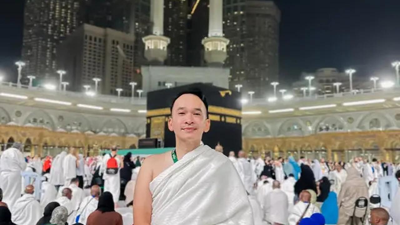 6 Potret Ruben Onsu di Depan Ka'bah, Tunjukkan Indahnya Kedekatan dengan Sang Pencipta